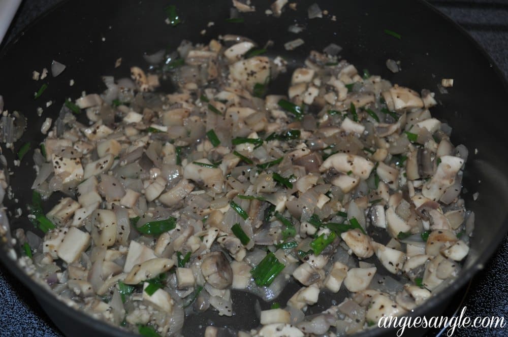 EZ Tofu Press - Chives in Onion and Mushroom Mix for Tofu Stroganoff
