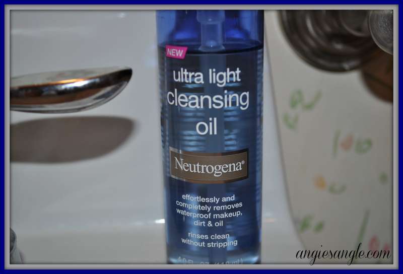 Neutrogena Ultra Light Cleansing Oil #BeautyMonday