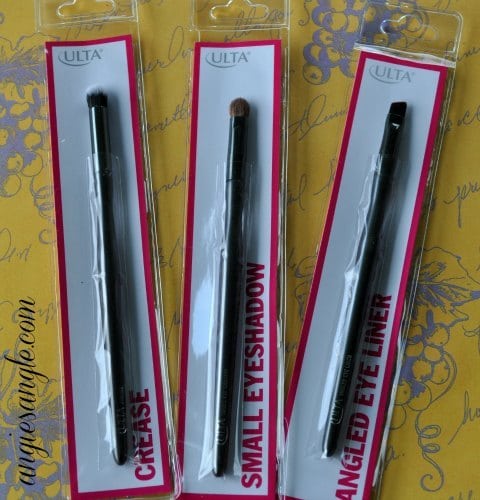Hugs and Kisses Giveaway Hop - Eye Brushes