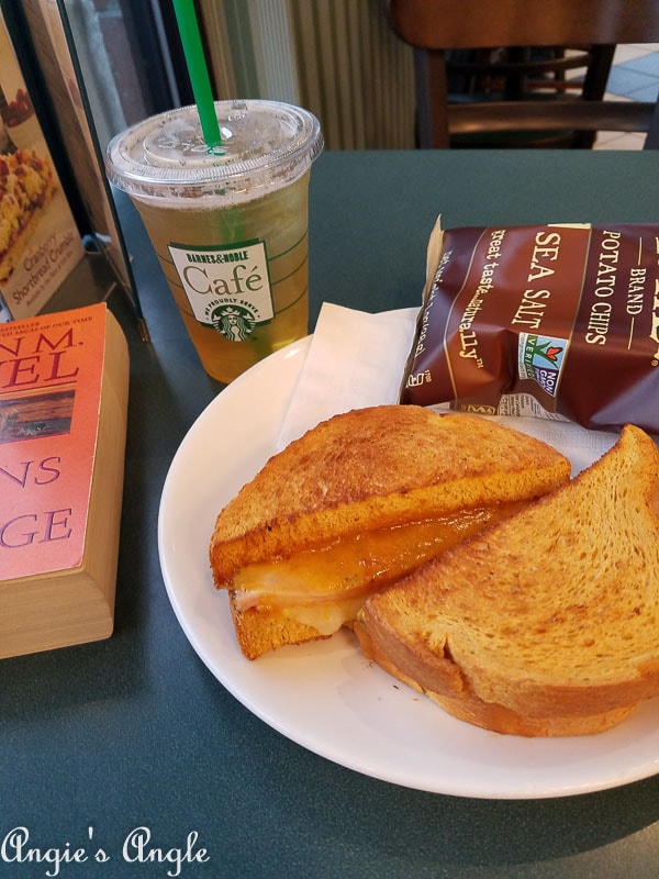 2017 Catch the Moment 365 Week 46 - Day 319 - Barnes and Noble Cafe