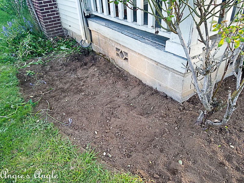 2018 Catch the Moment 365 Week 17 - Day 116 - Front Flower Bed Clearing
