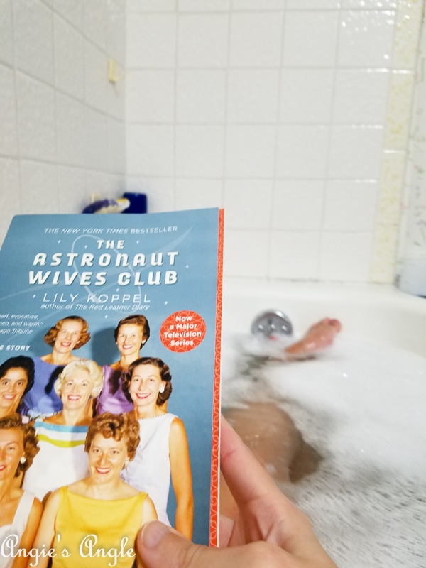 2018 Catch the Moment 365 Week 46 - Day 316 - Book and Bubble Bath Time