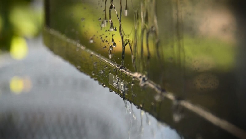 Rain-Dripping-on-Tv-with-Weatherproof-TV