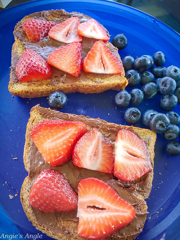 2020 Catch the Moment 366 Week 17 - Day 117 - Strawberries and Nutella