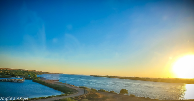 2021 Catch the Moment 365 - Week 26 - Day 178 - Sunset and Columbia River