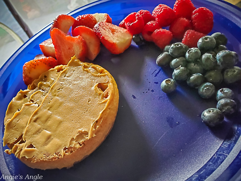 2022 Catch the Moment 365 - Week 20 - Day 139 - During the Week Breakfast