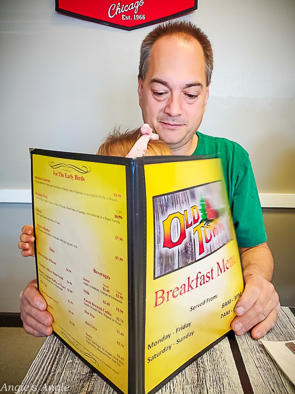 2022 Catch the Moment 365 - Week 34 - Day 232 - Breakfast with Family