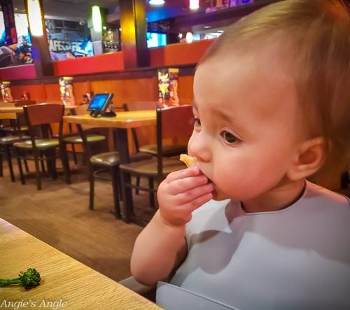 2022 Catch the Moment 365 - Week 38 - Day 260 - Applebees Eating