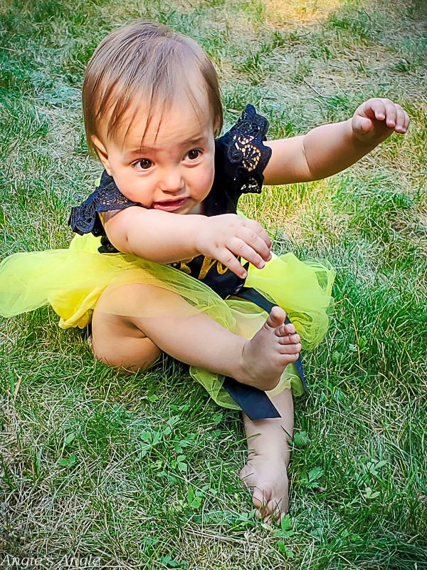 Cute Sunflower Girl Outside (2)