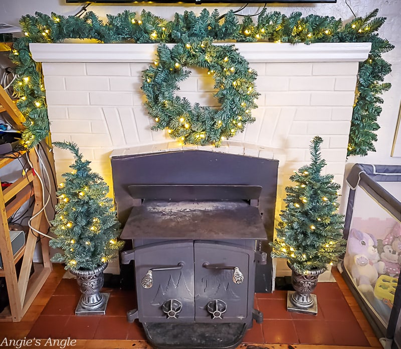 2022 Catch the Moment 365 - Week 48 - Day 334 - King of Christmas Mantel